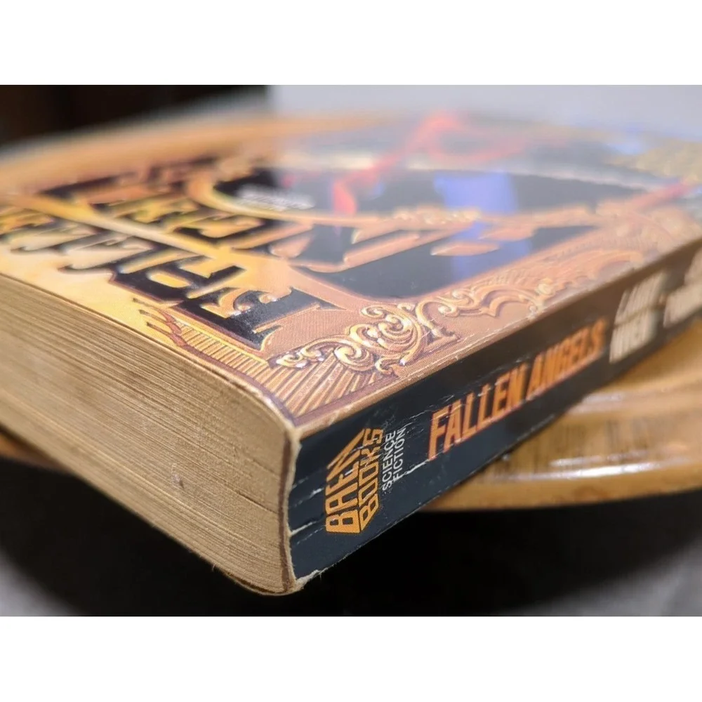 Fallen Angels Larry Niven Jerry Pournelle Baen Books 1st Printing 1991 VTG‎ PB